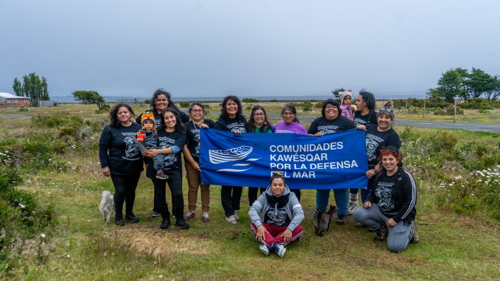 Encuentro de mujeres de las Comunidades Kawésqar por la Defensa del Mar en Seno Obstrucción. Foto: Red de Mujeres Originarias por la Defensa del Mar